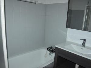 Appartement central avec balcon et parking, 4 pers. - FR-1-464-104