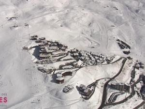 Studio chalet cosy aux Menuires - 2 pers, skis aux pieds, vue montagne, cuisine équipée - FR-1-452-283