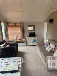 Dartmouth 2 Bed Detached Chalet 144 Norton Park