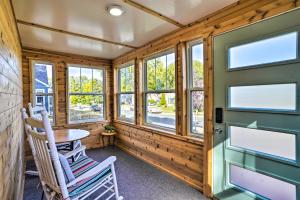 Pet-Friendly Minneapolis Home about 6 Mi to Dtwn!