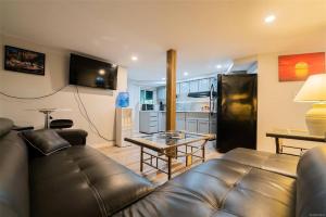Trails End Beach House suite with hot tub and beach bedroom cabin!