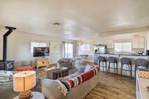 Sunny Oasis with Hot Tub about 11 Mi to Natl Park!