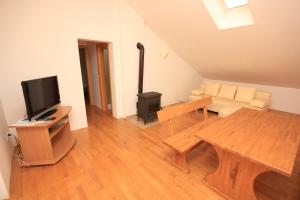 Two-Bedroom Apartment with Terrace room in Apartments by the sea Artatore Losinj - 8022