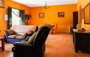 Lovely Home In Arahal Sevilla