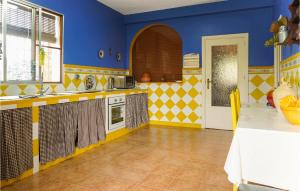 Lovely Home In Arahal Sevilla