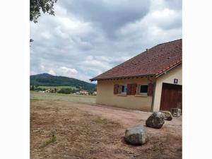 Gîte spacieux avec cheminée, proche nature, accessible PMR, idéal famille et motards - FR-1-589-34