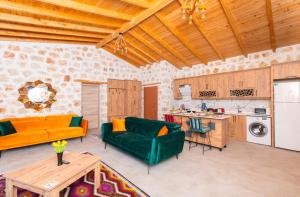 Havuzu dışarıdan görünmeyen jakuzili özel havuzlu lüks villa