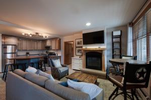 Lovely Zephyr Mountain Lodge Condo with Cozy Alcove - Close to Mountain condo
