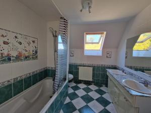 Maisons de vacances Stone House in Brittany near Morlaix Bay : photos des chambres