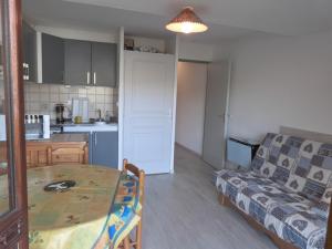 Appartements Studio Enchastrayes, 1 piece, 4 personnes - FR-1-691-11 : photos des chambres