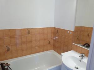 Appartements Studio Enchastrayes, 1 piece, 4 personnes - FR-1-691-32 : photos des chambres