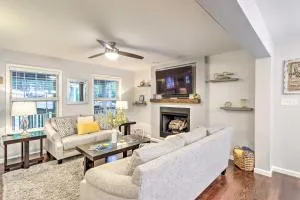 Warne Retreat with Hot Tub and Fire Pit! - Pinelog