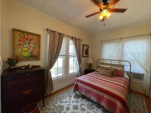 Carriage Inn Bandera Suite 2