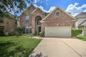 Spacious Home with Backyard about 25 Mi to Houston! - Manvel
