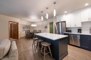 Zephyr Mountain Lodge Premium-Rated 2505