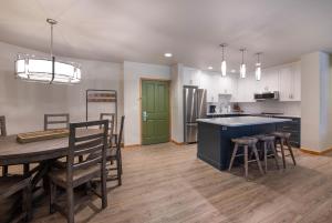 Zephyr Mountain Lodge Premium-Rated 2505