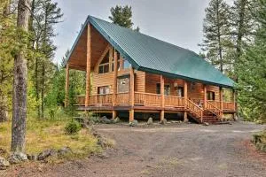 Island Park Cabin with Stunning Forest Views! - Rea