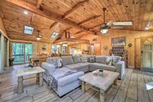 Fire Pit and Grill Cozy Cabin in Lake Toxaway! - Rosman