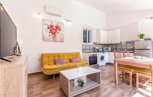 Gorgeous Home In Mezquitilla With Wifi