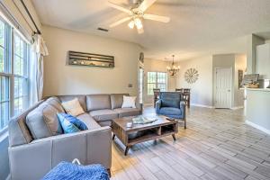 Cozy Wilmington Bungalow about 6 Mi to Beaches!