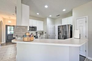 Cozy Wilmington Bungalow about 6 Mi to Beaches!