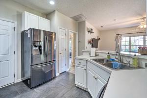 Cozy Wilmington Bungalow about 6 Mi to Beaches!