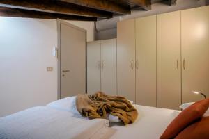 Iseo Centre Attic- private parking & bike storage