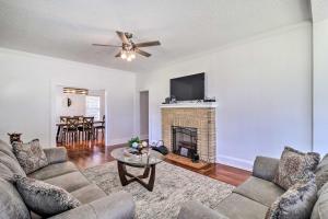 Jacksonville Group Getaway about 8 Mi to Dtwn!