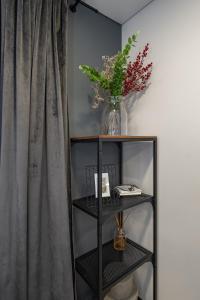 RIVERFRONT 2BD Old Town Apartment by Hostlovers