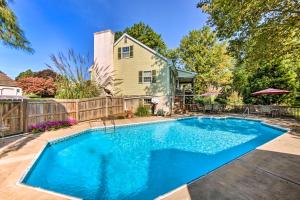 Amish Country Apartment with Cozy Fireplace!