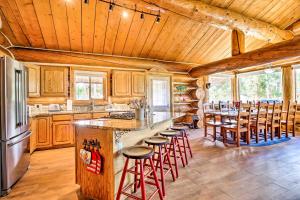 < 1 Mi to Lake Granby: Log Cabin w Fire Pit