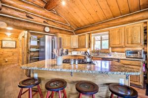 < 1 Mi to Lake Granby: Log Cabin w Fire Pit
