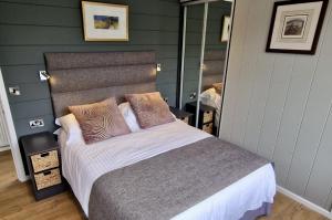 The Floating Home at Upton