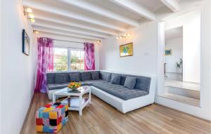 Beautiful Apartment In Selce With Kitchen 