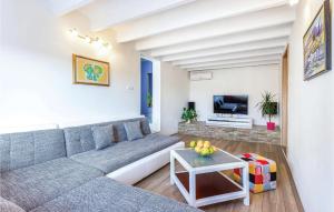 Beautiful Apartment In Selce With Kitchen 