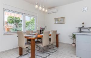 Beautiful Apartment In Selce With Kitchen 