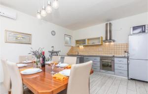 Gorgeous Apartment In Selce With Wifi