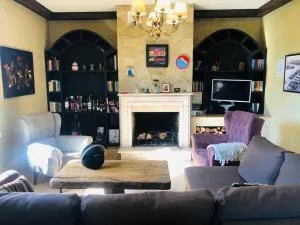 Cheerful 3-bedroom villa with pool - Ilanchalan