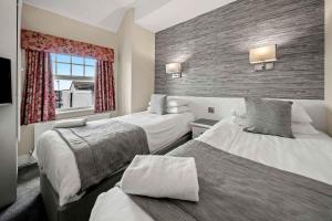 Standard Twin Room room in Cliffs Hotel