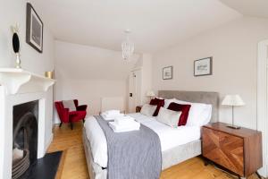 2 bed Haywood Cottage with garden