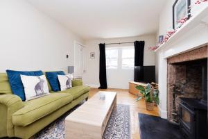 2 bed Haywood Cottage with garden