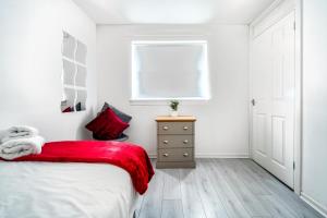 Balloch House -Spacious 3 bed house with on street parking