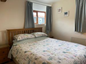 Tupenny Cottage, Old Mill Farm, Cotswold Water Park