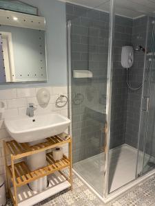 Standard Twin Room room in Beachside Guest House