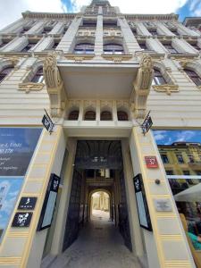 Słoneczna klimatyzowana kawalerka w sercu miasta - Piotrkowska 37