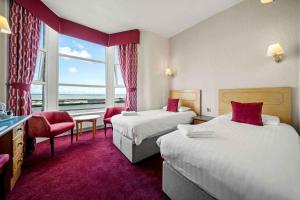 Twin Room with Sea View room in Claremont Hotel - All Inclusive