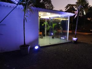 Lotus Feet Beach Resort, 100 Meters from Morjim Beach