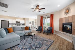 Stunning Views with Hot Tub in a Great Location 3 bed 3 bath