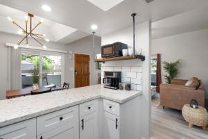 Boho and Cozy ~ Work From Home ~ Pool + Hot Tub 365!