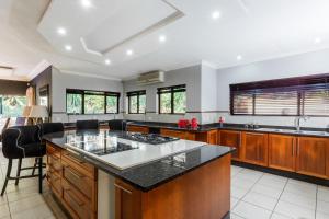9 The Pin – Zimbali 6 Bedroom